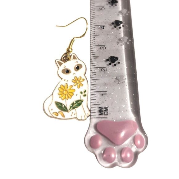 Cat and Flower Design Earrings - Picture 3 of 5
